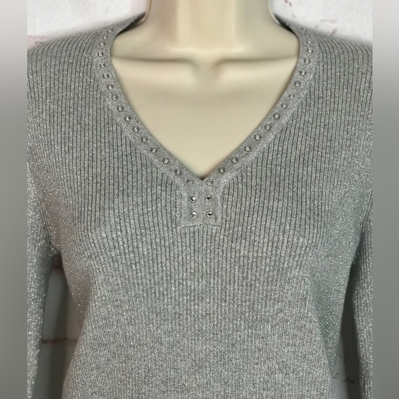 DKNY M Sparkly silver metallic thread grey ribbed V-neck knit top Size Medium - Picture 5 of 15